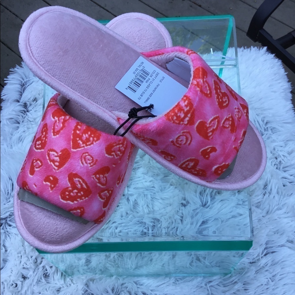 Love this life woman’s slipper size small